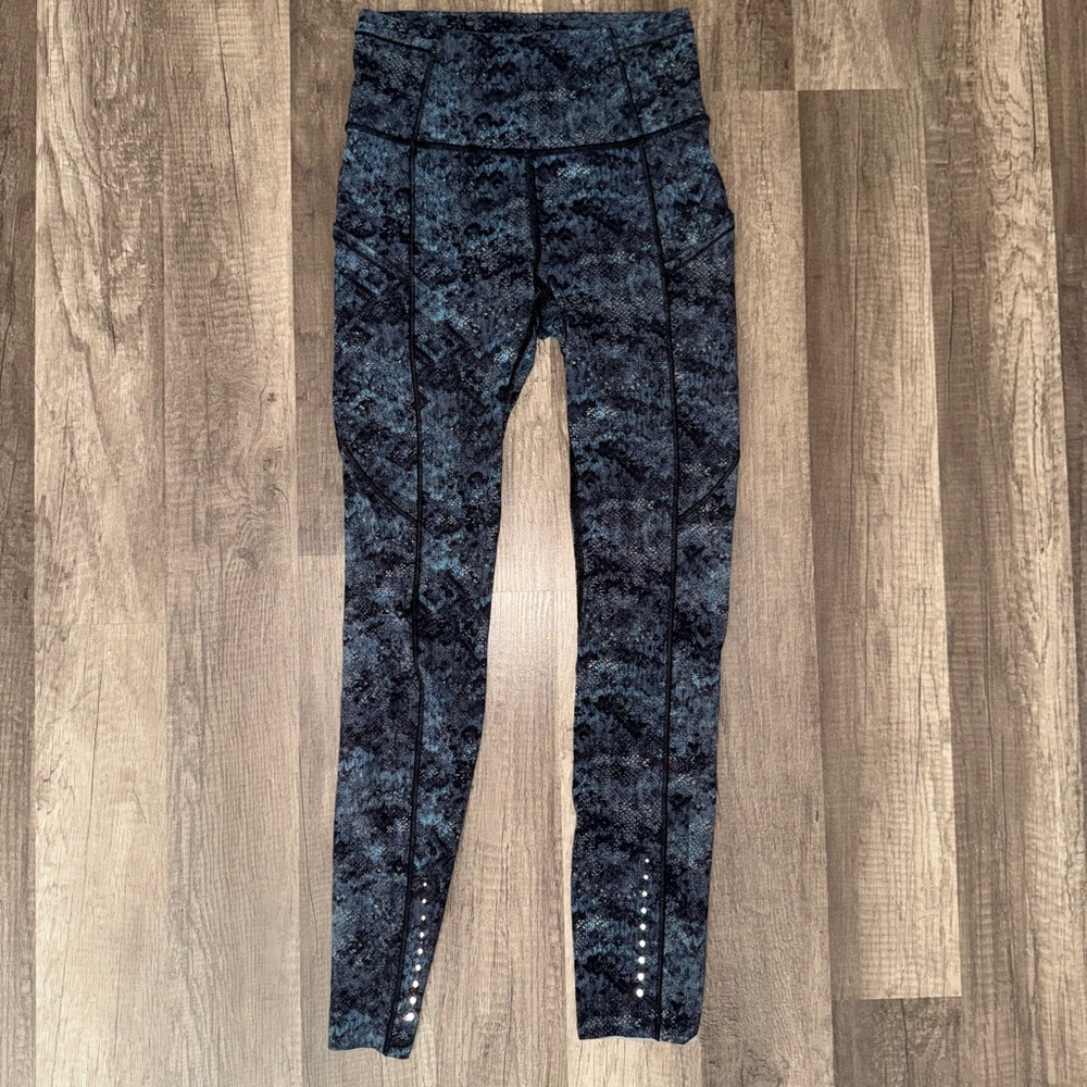 LuluLemon Blue Speckled Leggings with Side Pockets